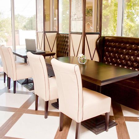 Greenstone Hotel Kherson Bagian luar foto