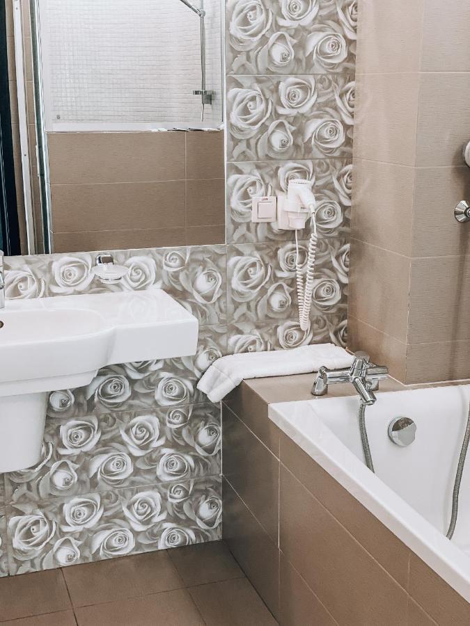 Greenstone Hotel Kherson Bagian luar foto