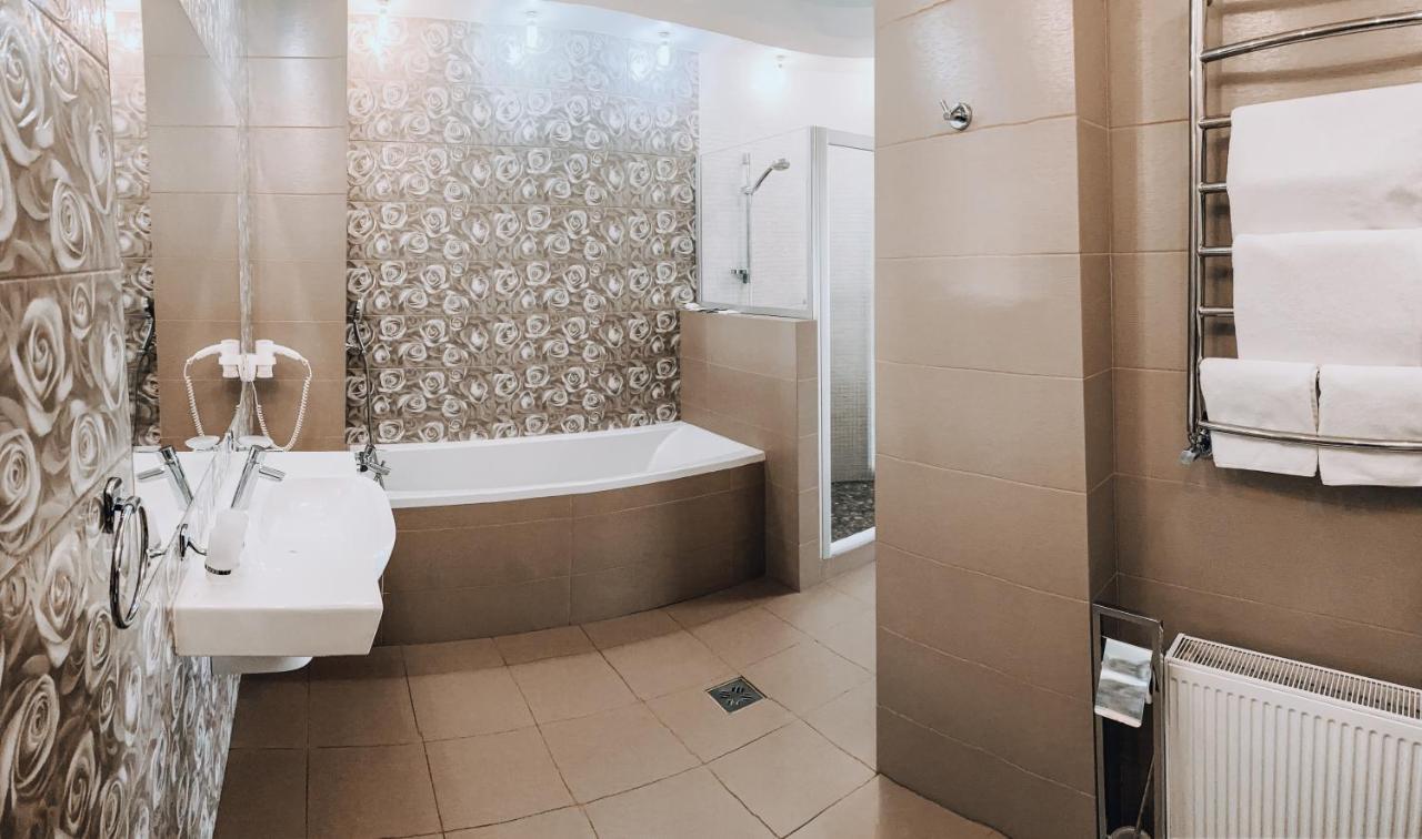 Greenstone Hotel Kherson Bagian luar foto