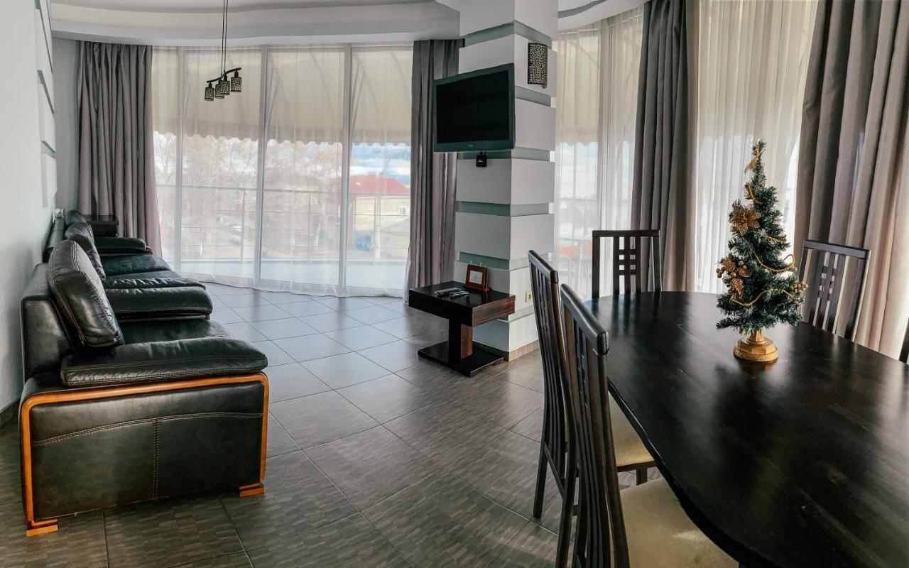 Greenstone Hotel Kherson Bagian luar foto