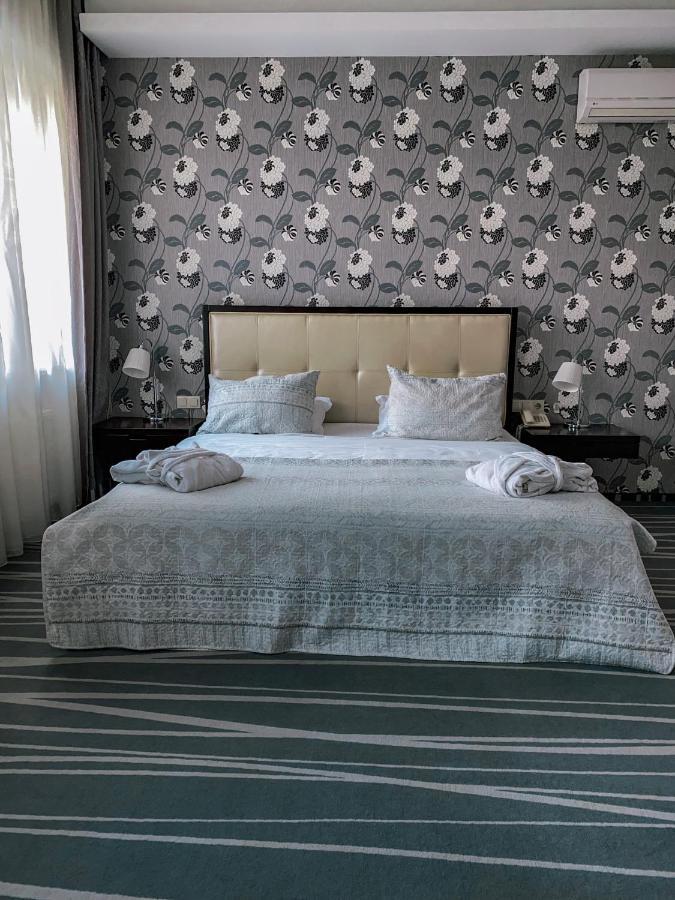 Greenstone Hotel Kherson Bagian luar foto
