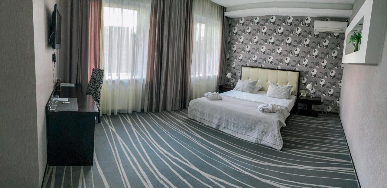 Greenstone Hotel Kherson Bagian luar foto