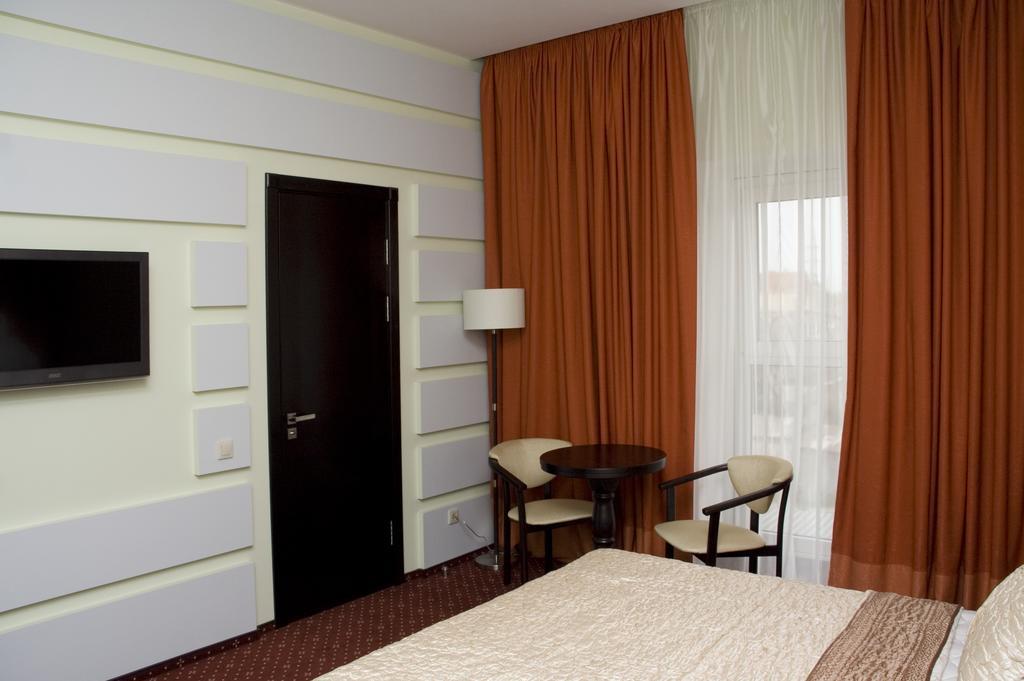 Greenstone Hotel Kherson Bagian luar foto